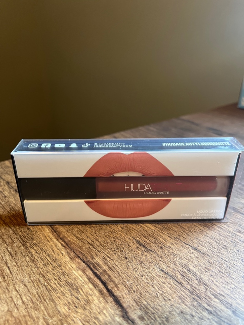 HUDA BEAUTY Liquid Matte Lipstick - Bombshell